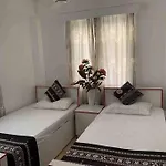 Modern With Class Near Airport