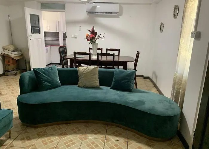 Modern With Class Near Airport
