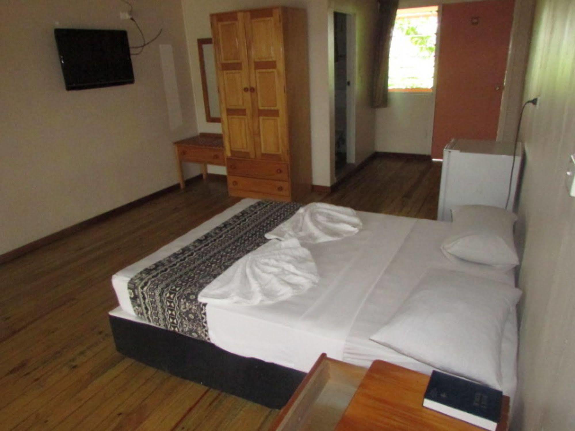 Resort Wailoaloa 2*